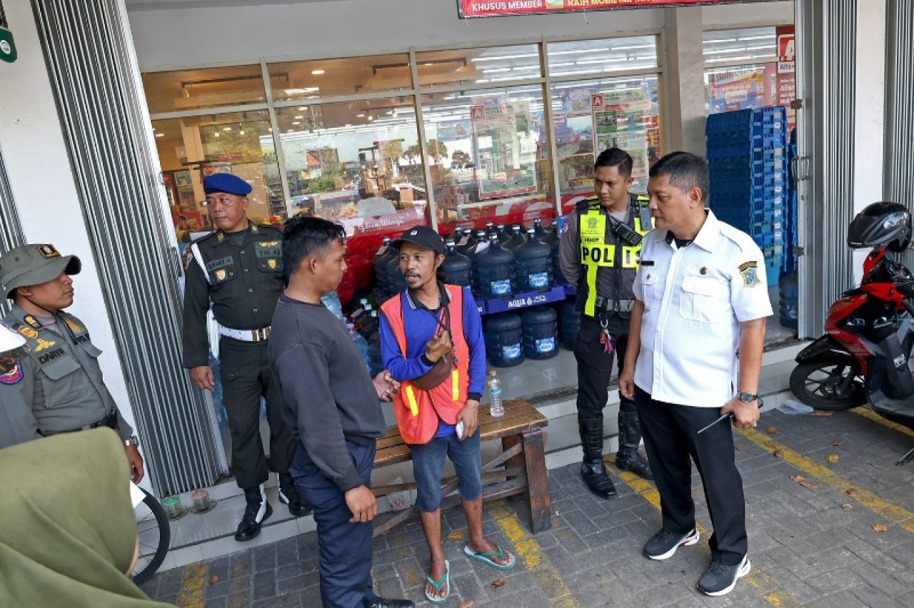 Dishub Kota Surabaya Gencarkan Penertiban Parkir Liar di Toko Modern