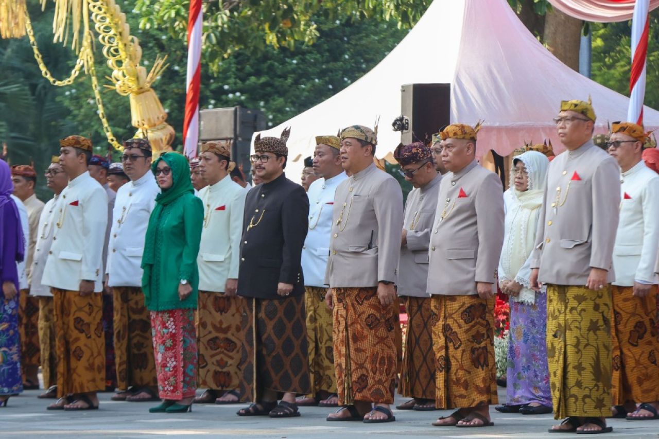 Upacara Peringatan HJKS ke - 732 di Balai Kota Surabaya. (Kominfo Surabaya)