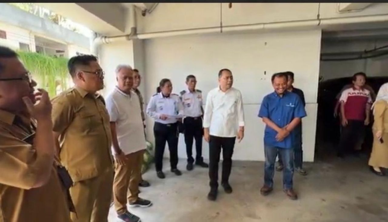 Walikota Eri Cahyadi saat sidak RSUD dr. Soewandhie. (Kominfo Surabaya)