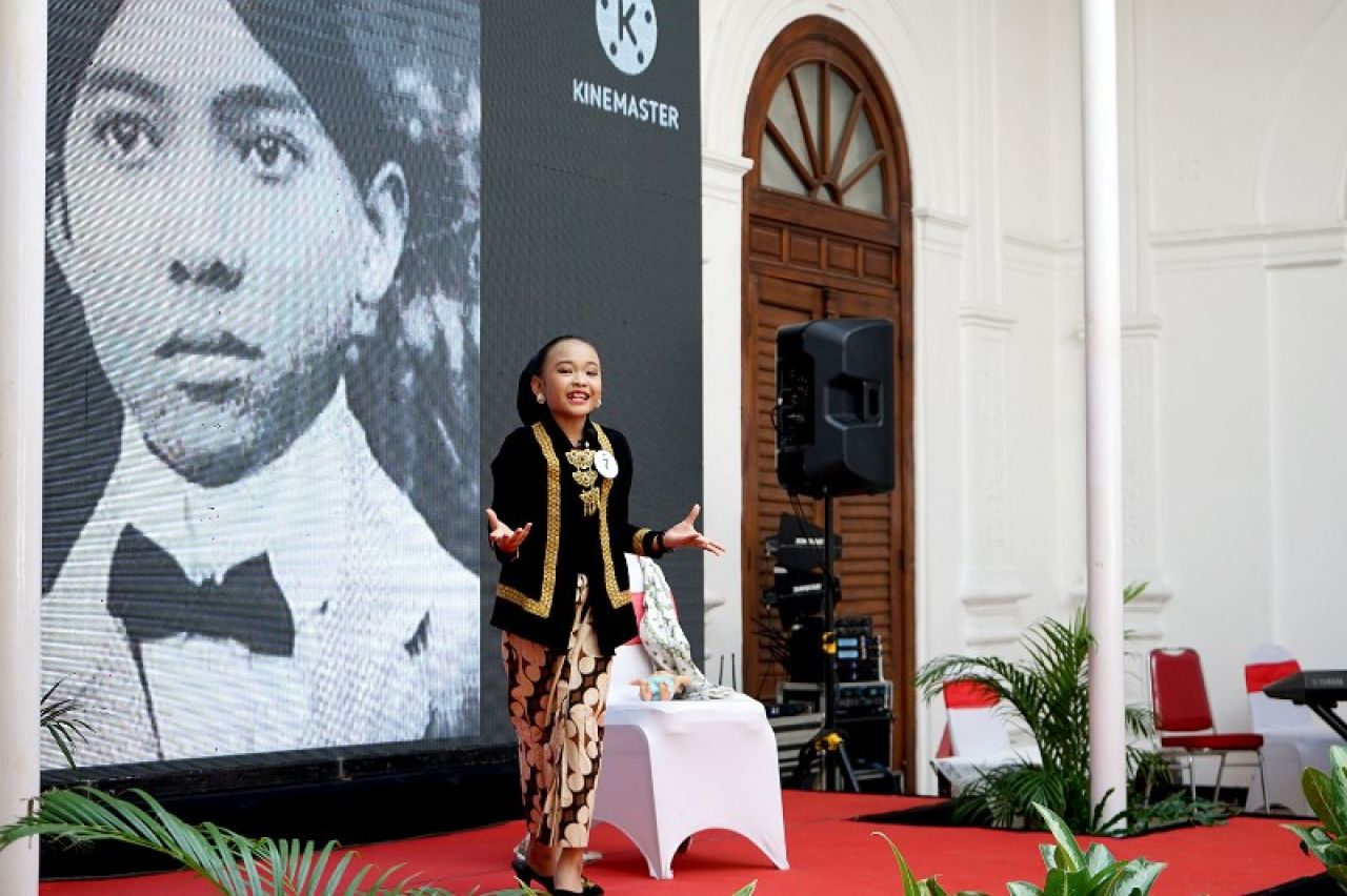 Antusiasme lomba baca puisi karya Bung Karno. (Kominfo Surabaya)