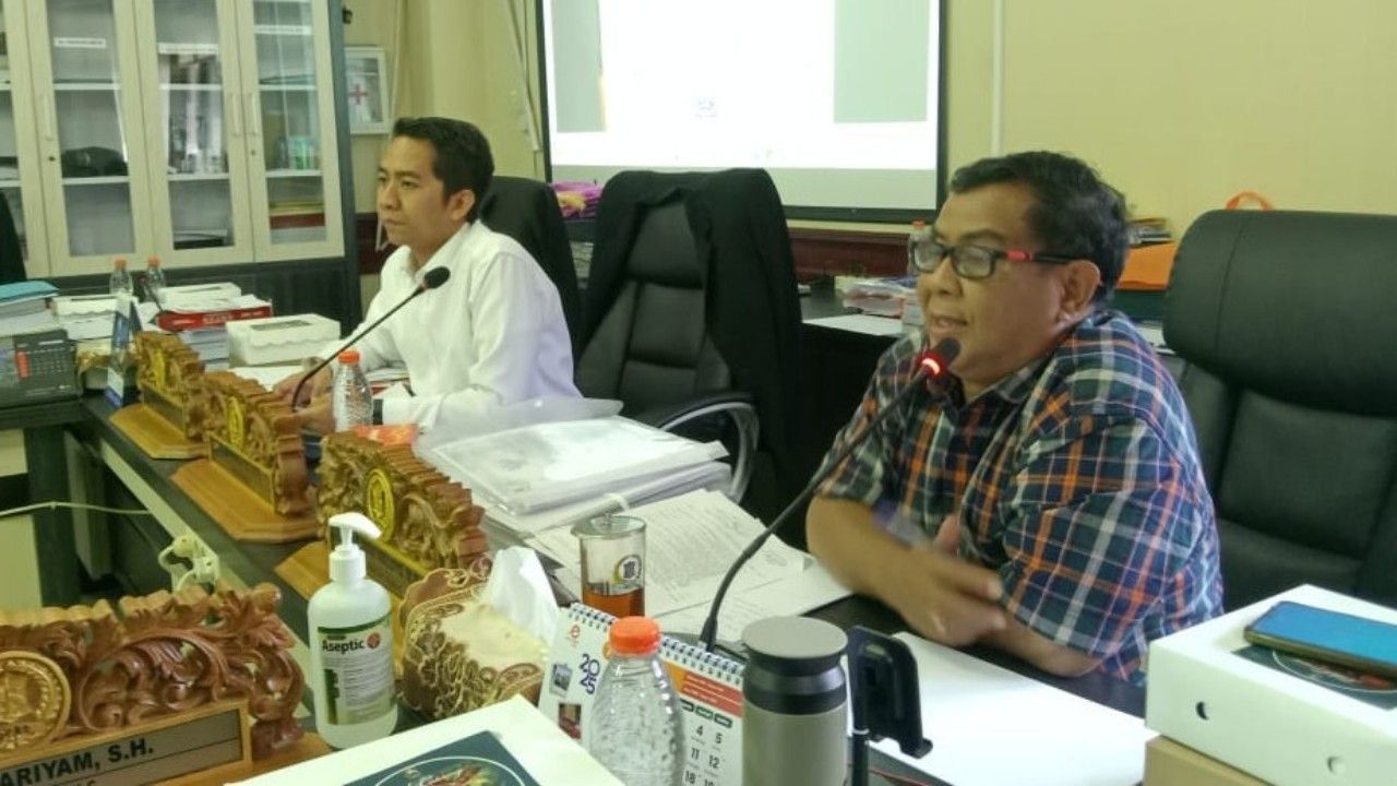 Suasana rapat dengar pendapat di Komisi C DPRD Kota Surabaya terkait portal. (Baoed)