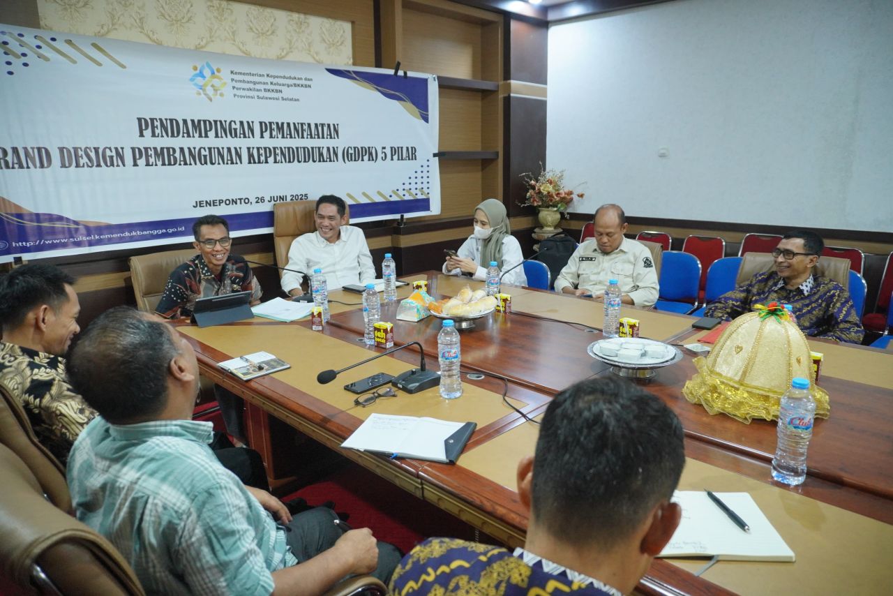 Plt.Kadis Dlduk dan KB Jeneponto pimpin langsung sosialisasi GDPK 5 pilar. (Kominfo Surabaya)