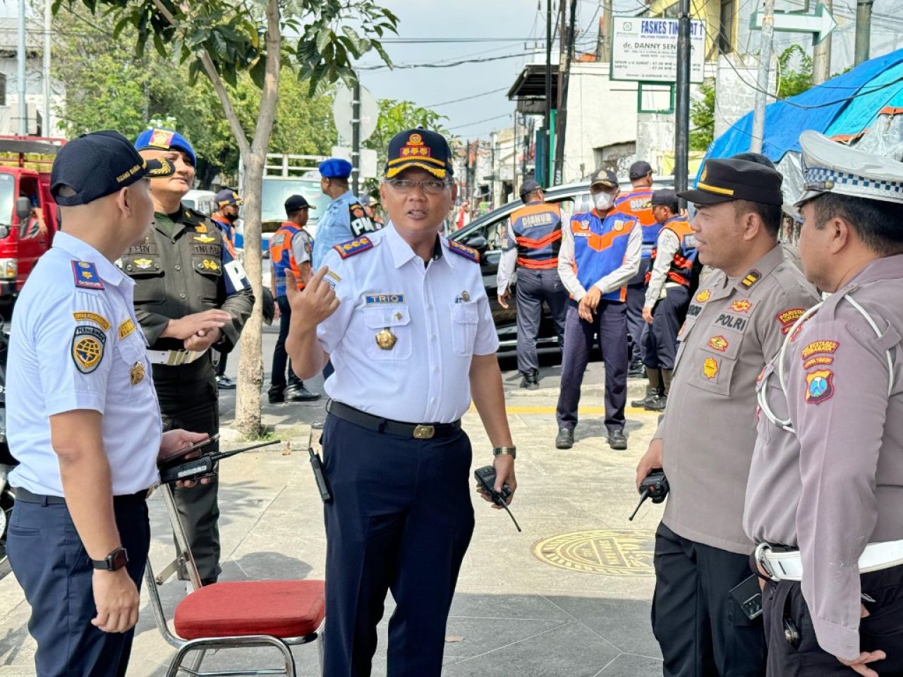 Dishub Surabaya Tertibkan Parkir di Kawasan RS Adi Husada, Pasang Rambu Larangan demi Kelancaran Lalu Lintas