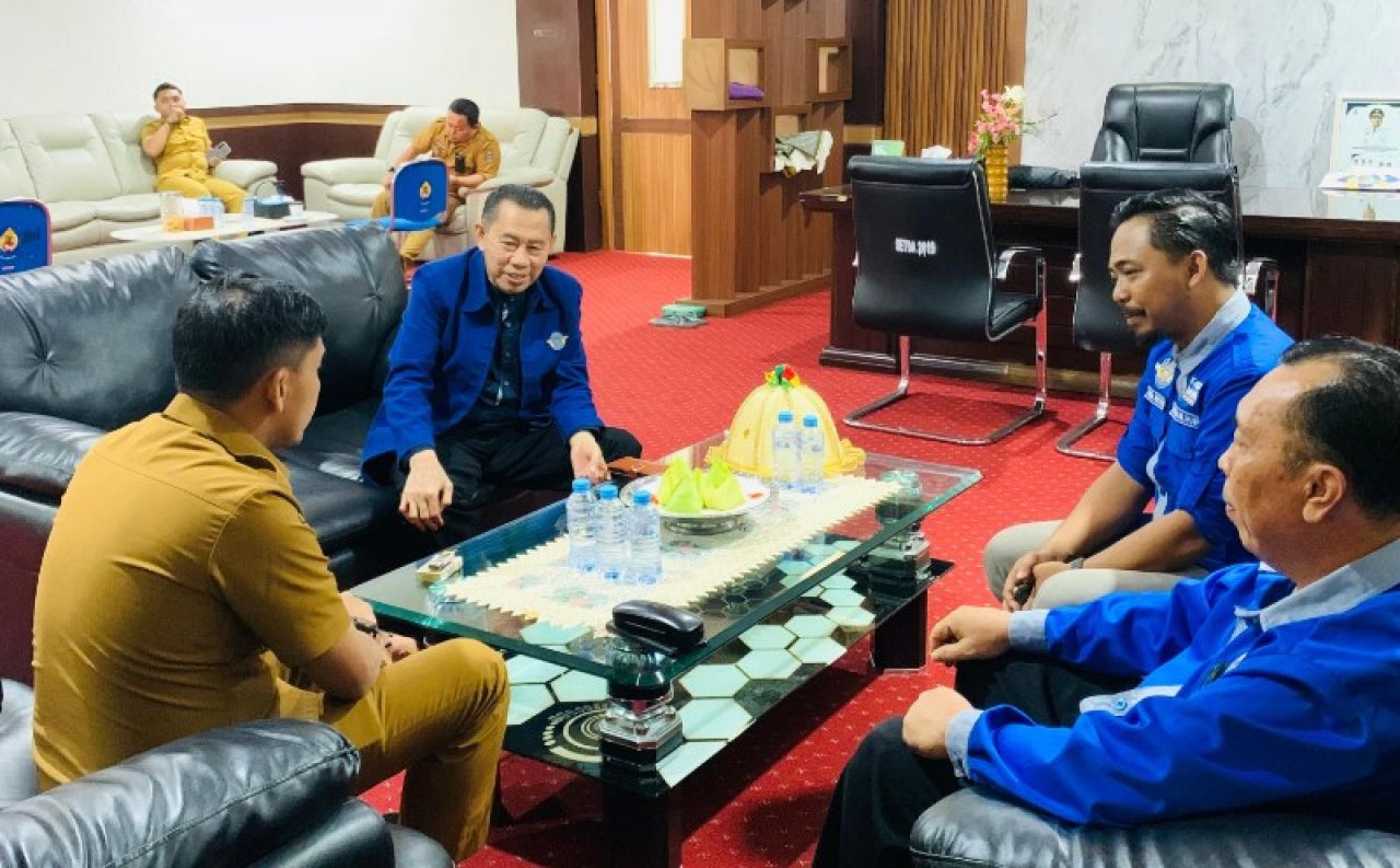 Institut Turatea Indonesia (INTI) kembali menunjukkan komitmennya dalam mendukung pembangunan daerah melalui kegiatan audiensi dan penyerahan hasil pendataan strategis kepada Pemerintah Kabupaten Jeneponto. (Tim)