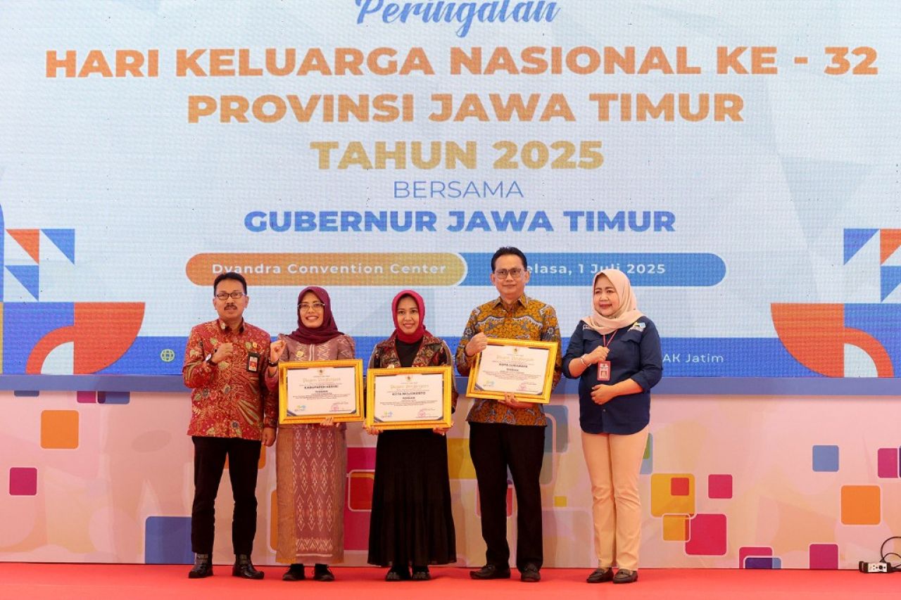Pemkot Surabaya raih tiga penghargaan bergengsi di Hari Keluarga Nasional. (Kominfo Surabaya)