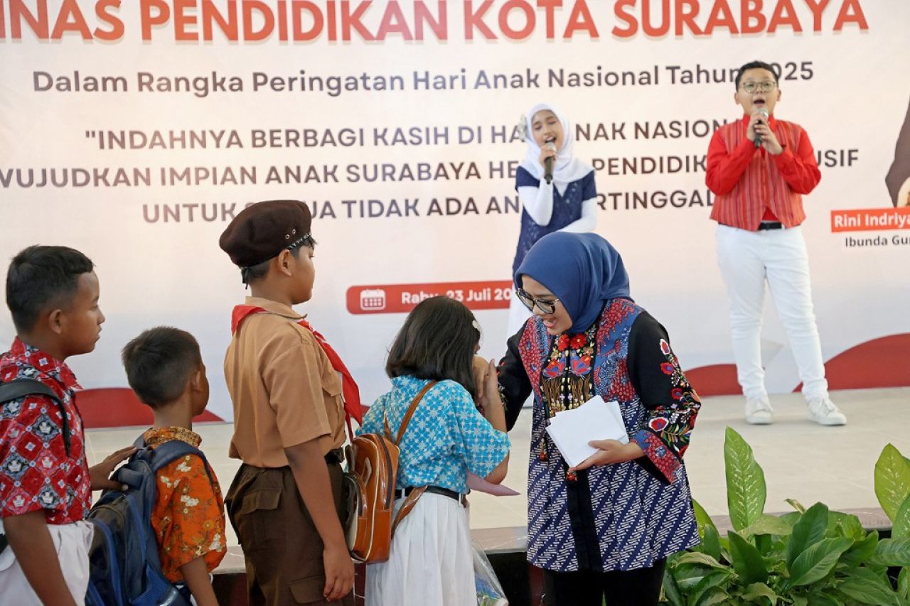 Bakti sosial DWP Dispendik Kotra Surabaya. (Pemkot Surabauya)