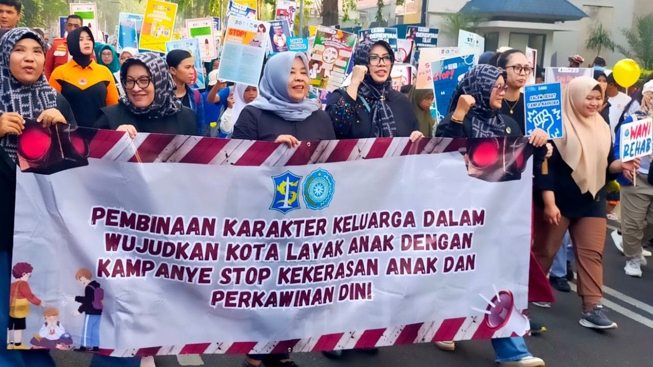 Kampanye Stop Pernikahan Dini di CFD Taman Bungkul Surabaya. (Kominfo Surabaya)