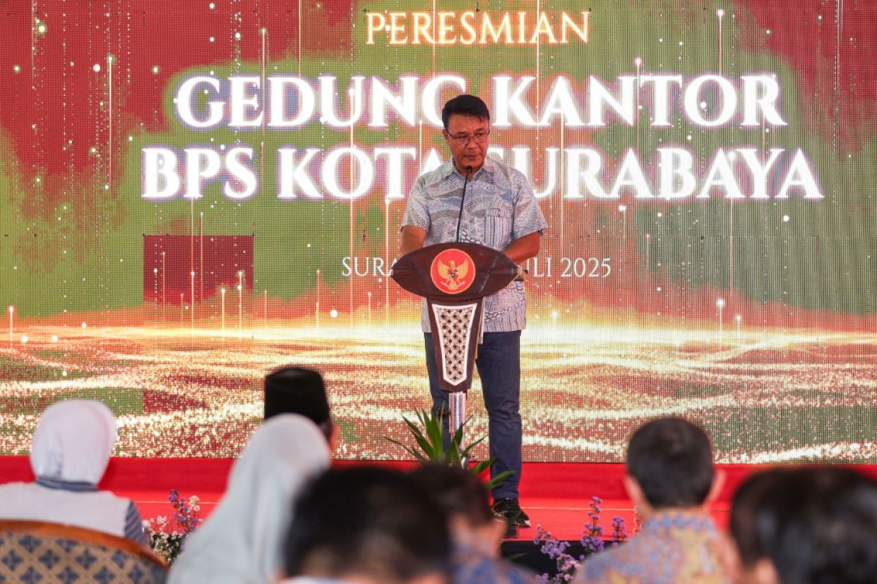 Asisten Pemerintahan dan Kesejahteraan Rakyat, M Fikser mewakili Wali Kota SurabayaPeresmian Kantor BPS Surabaya