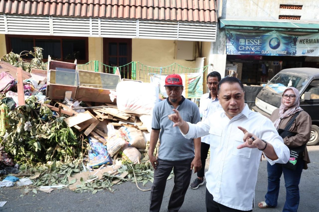 Walikota Eri Cahyadi sidak sampah.(Kominfo Surabaya)