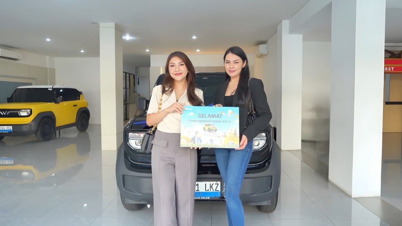 Penyerahan Hadiah Mobil VinFast VF 3Pemenang ‘Ride Green Get Your Dream"