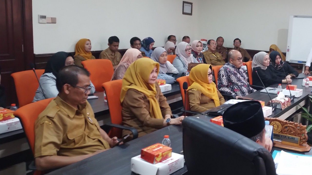 Klarifikasi Dugaan Pungli SMPN 1 Surabaya: Komite Sekolah Bantah Tudingan, LSM Pelapor Mangkir dari Hearing