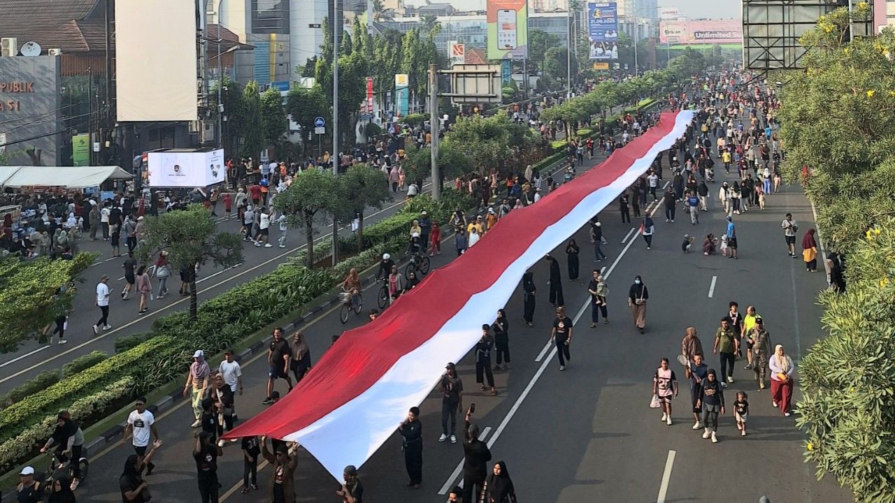 Bentang bendera merah putih di CFD Bekasi. (PNIB)