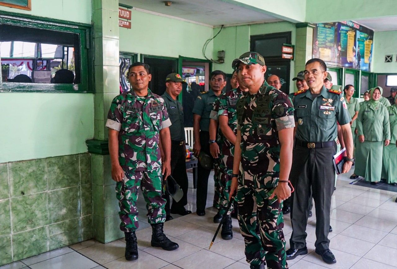 Dandim 0817/Gresik Kunjungi Koramil 0817/01 Driyorejo, Disambut Hangat Danramil Kapten Inf Nur Khamim. (Mar)