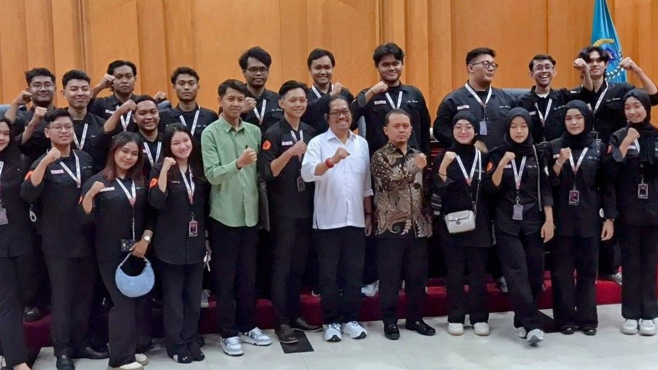 Mahasiswa Fakultas Hukum UPN Jatim Kunjungi DPRD Surabaya, Belajar Peran Legislatif