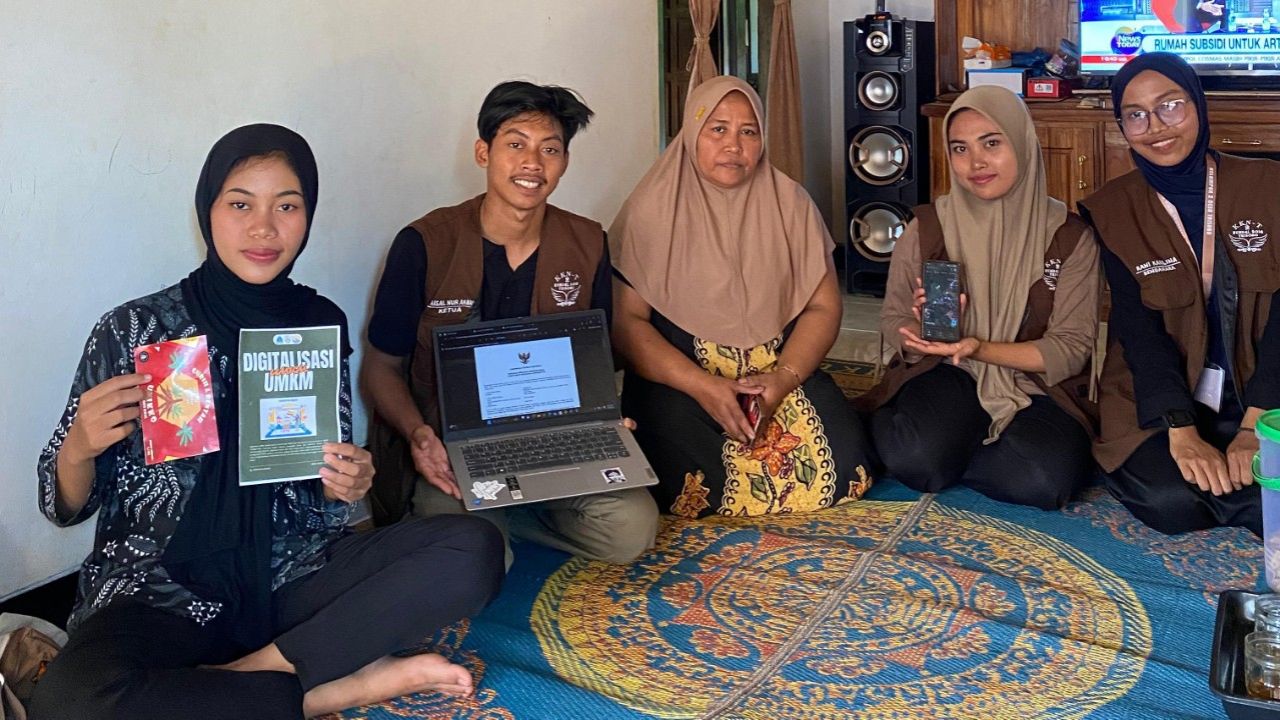 KKNT Universitas Alma Ata Dorong Digitalisasi UMKM di Desa Trisobo