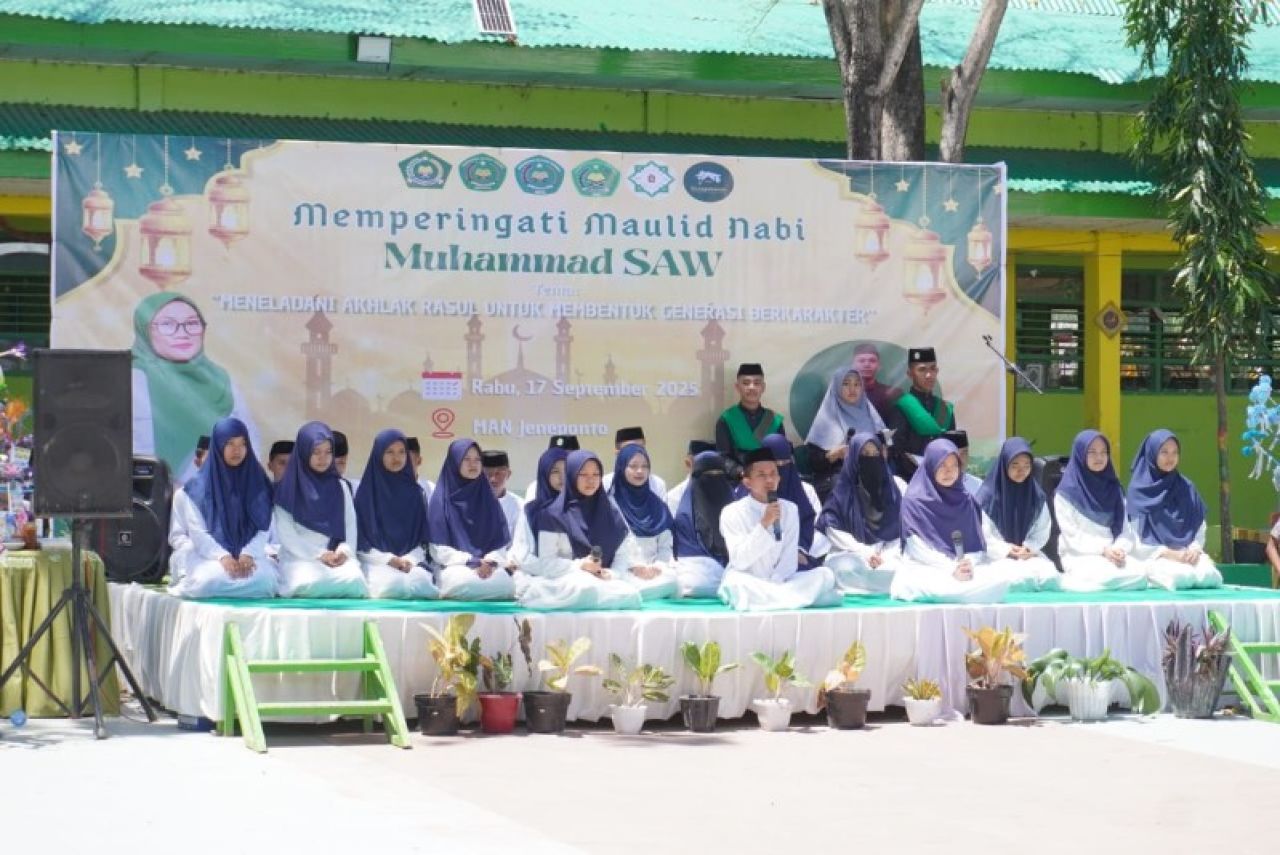 Bupati Jeneponto H. Paris Yasir Hadiri Peringatan Maulid Nabi Muhammad SAW di MAN Jeneponto. (Tim)
