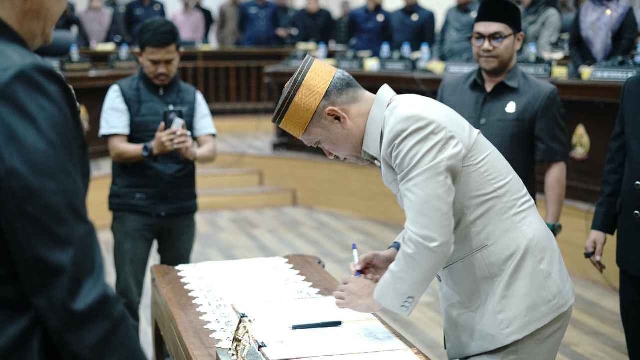 DPRD Kabupaten Jeneponto bersama Bupati Jeneponto mengesahkan Ranperda APBD Perubahan TA.2025.
