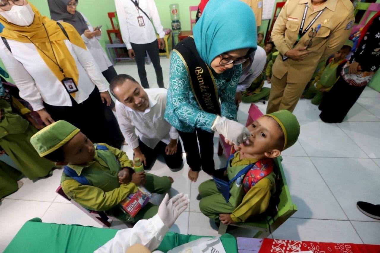 Walikota Surabaya pantau langsung peningkatan kewaspadaan dan pencegahanPenularan Campak. (Kominfo Kota Surabaya)