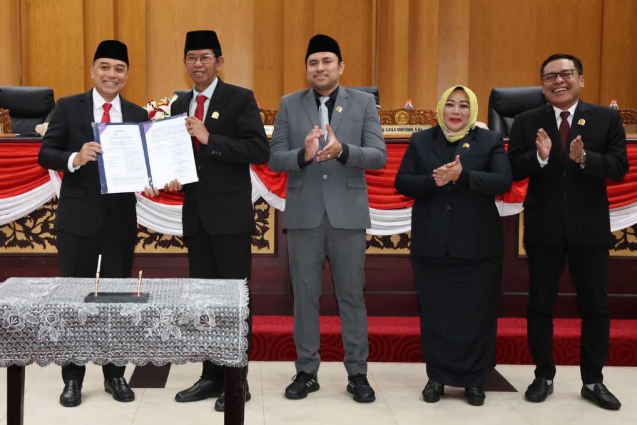 Raperda P-APBD 2025 Disetujui, Wali Kota Eri Pastikan Program Pro Rakyat Tetap Jalan