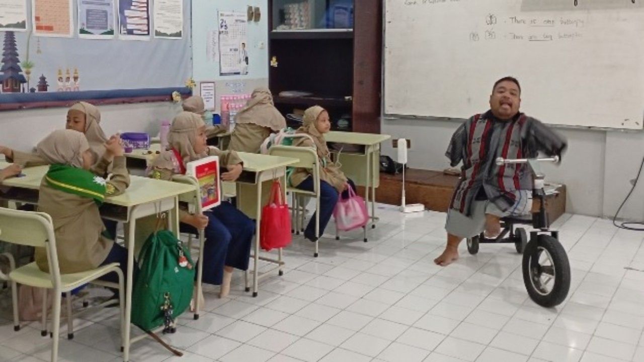 Aam pelukis difabel dengan segudang prestasi (bowo)