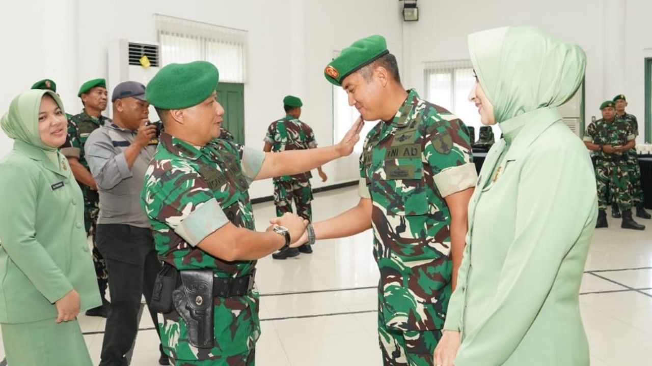 Kenaikan Pangkat Warnai Suasana Khidmat di Korem 084/Bhaskara Jaya. (Kominfo Surabaya)