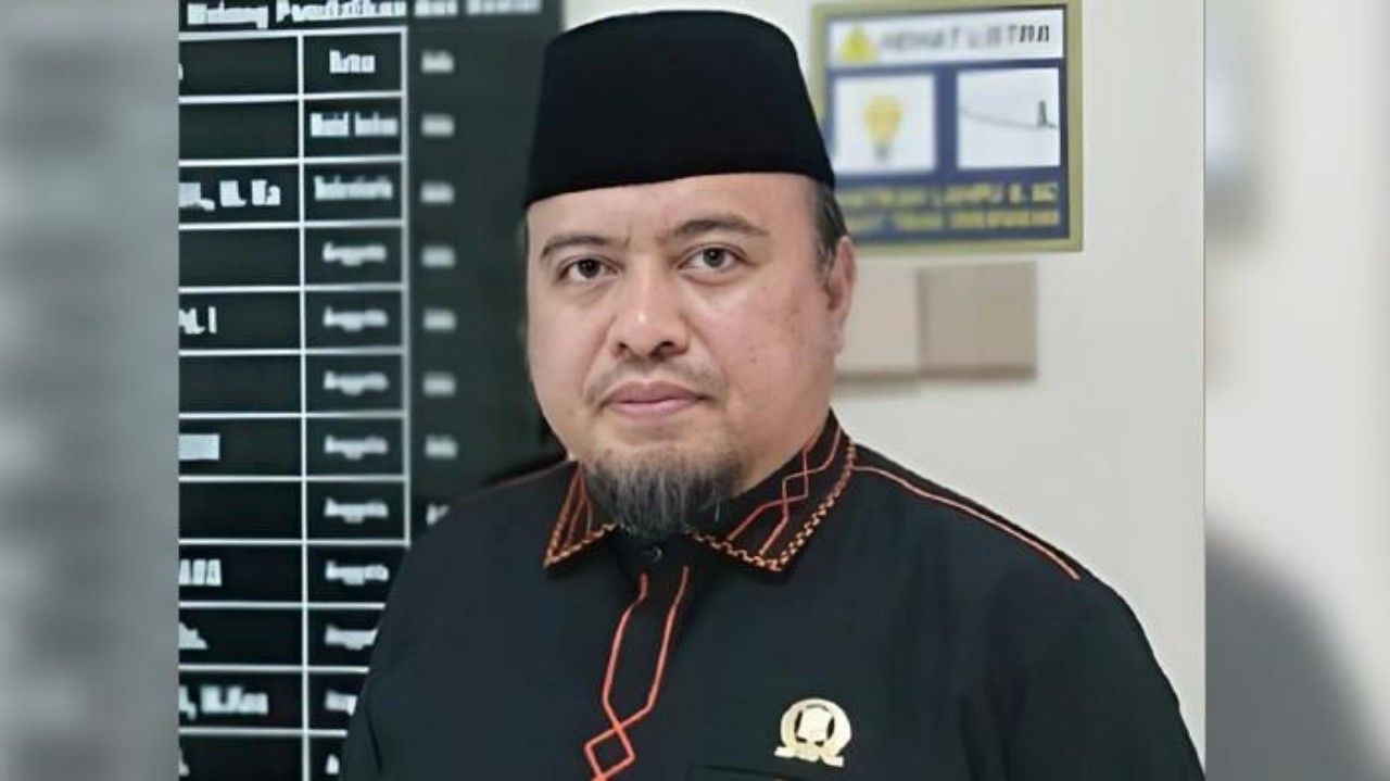 Anggota Komisi D DPRD Surabaya, Johari Mustawan. (Tim)