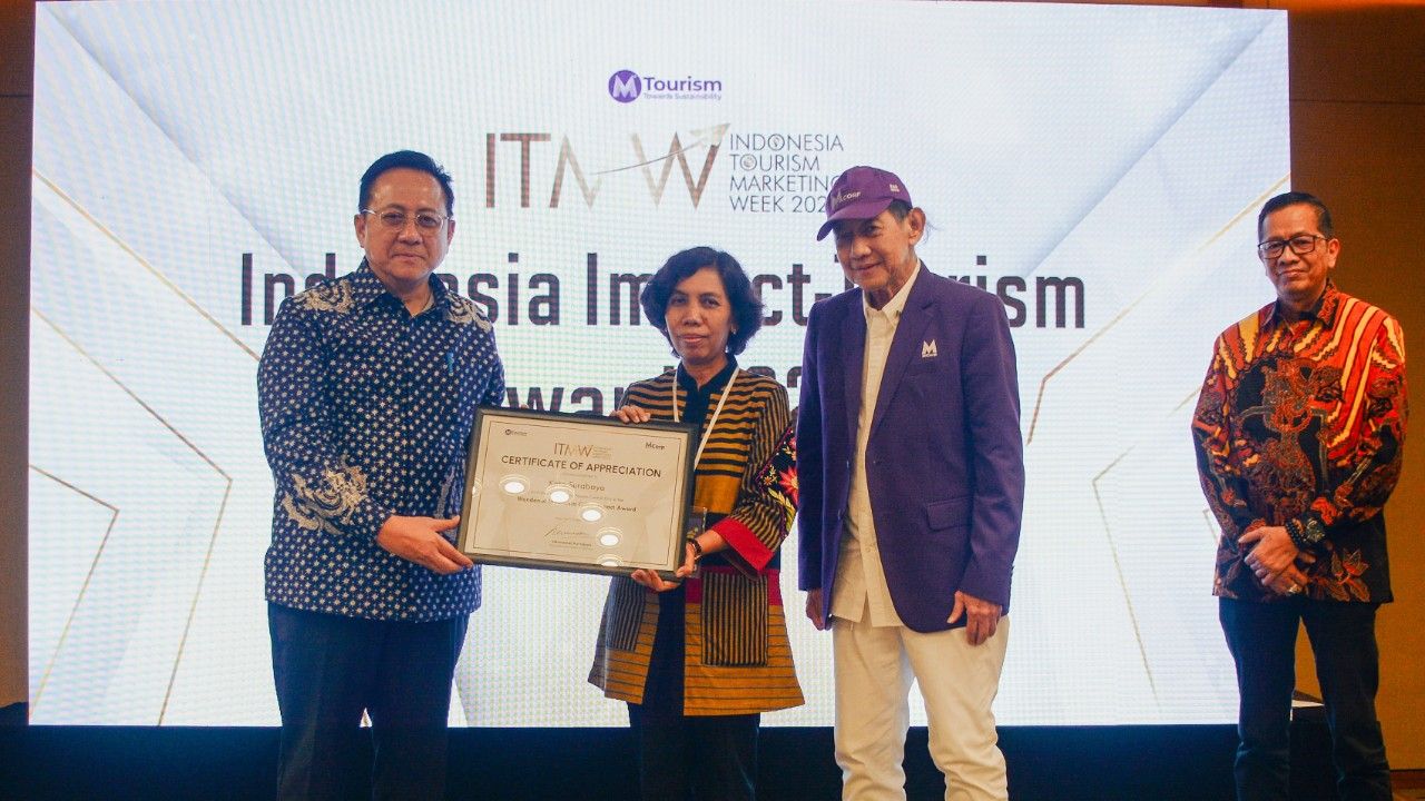 Surabaya raih penghargaan ITMW 2025 di Bali. (Kominfo Surabaya)