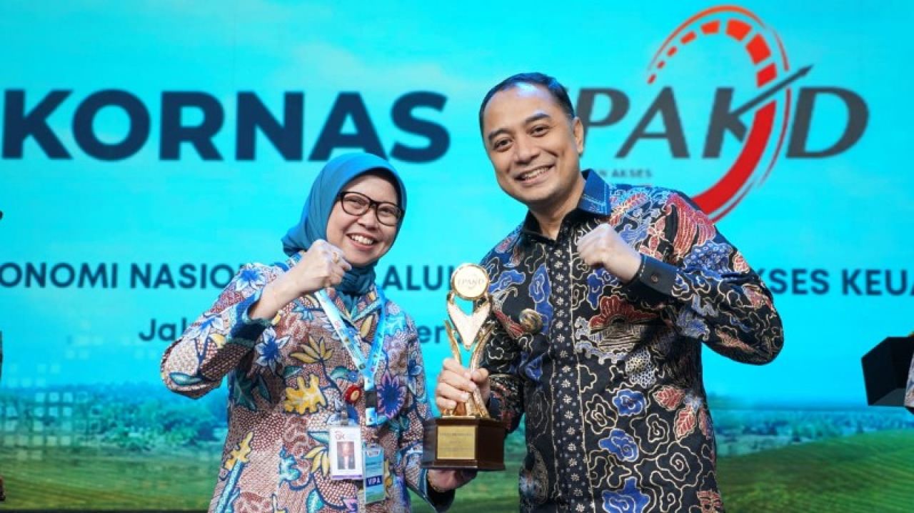 Walikota Eri Cahyadi (kanan). (Kominfo Surabaya)