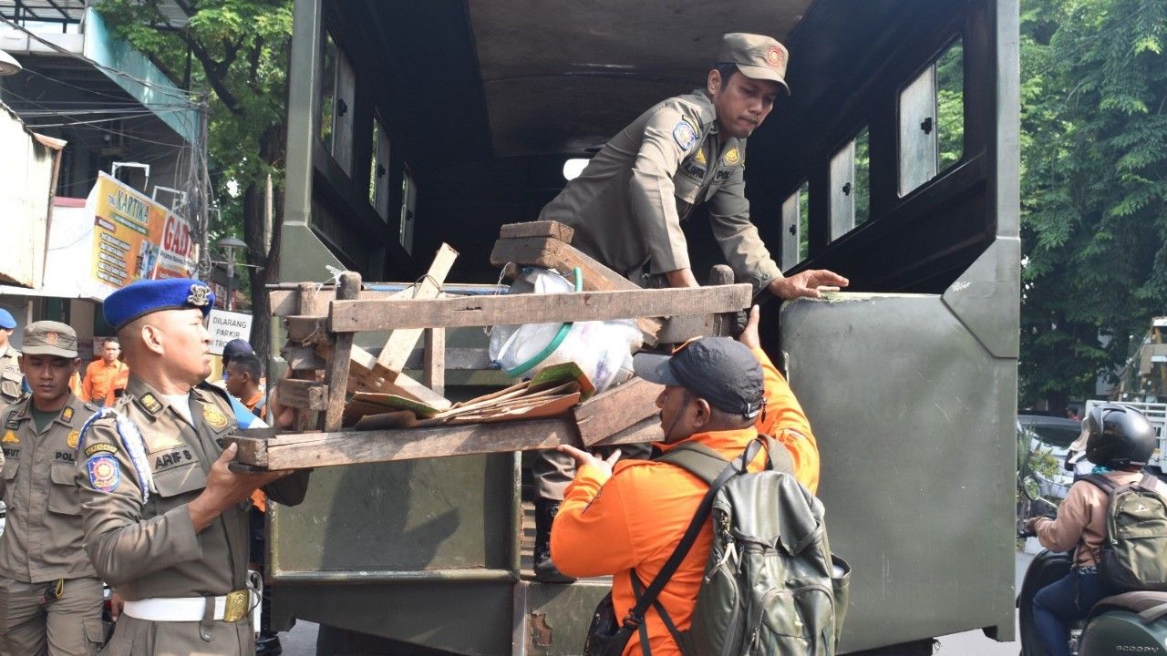 Pemkot Surabaya Gelar Penertiban Terpadu, Sasar PKL, Parkir Liar, dan Saluran Air. (Kominfo Surabaya)