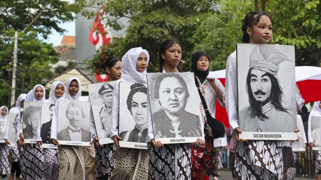Gemakan Semangat Kepahlawanan, Ribuan Warga Meriahkan Parade Surabaya Juang 2025