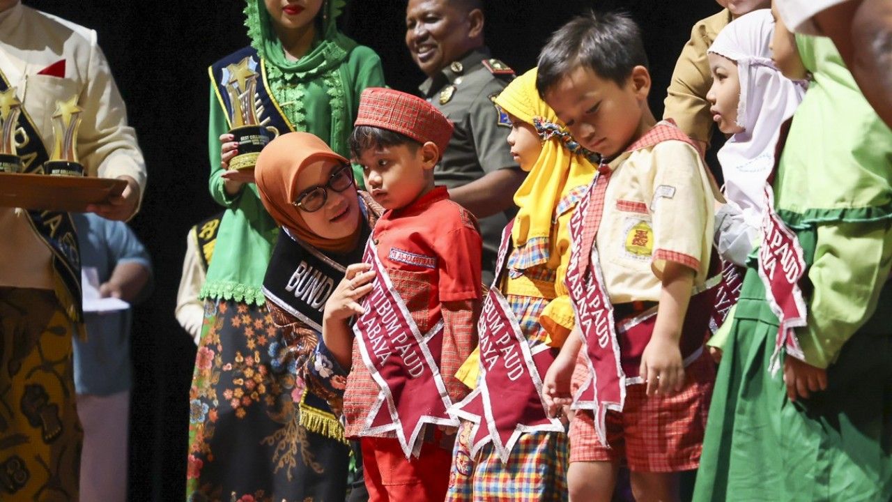 Luncurkan Best Collaborator PAUD, Awarding Duta Trantibum 2025 Targetkan 31 Kecamatan Tahun Depan. (Kominfo Surabaya)