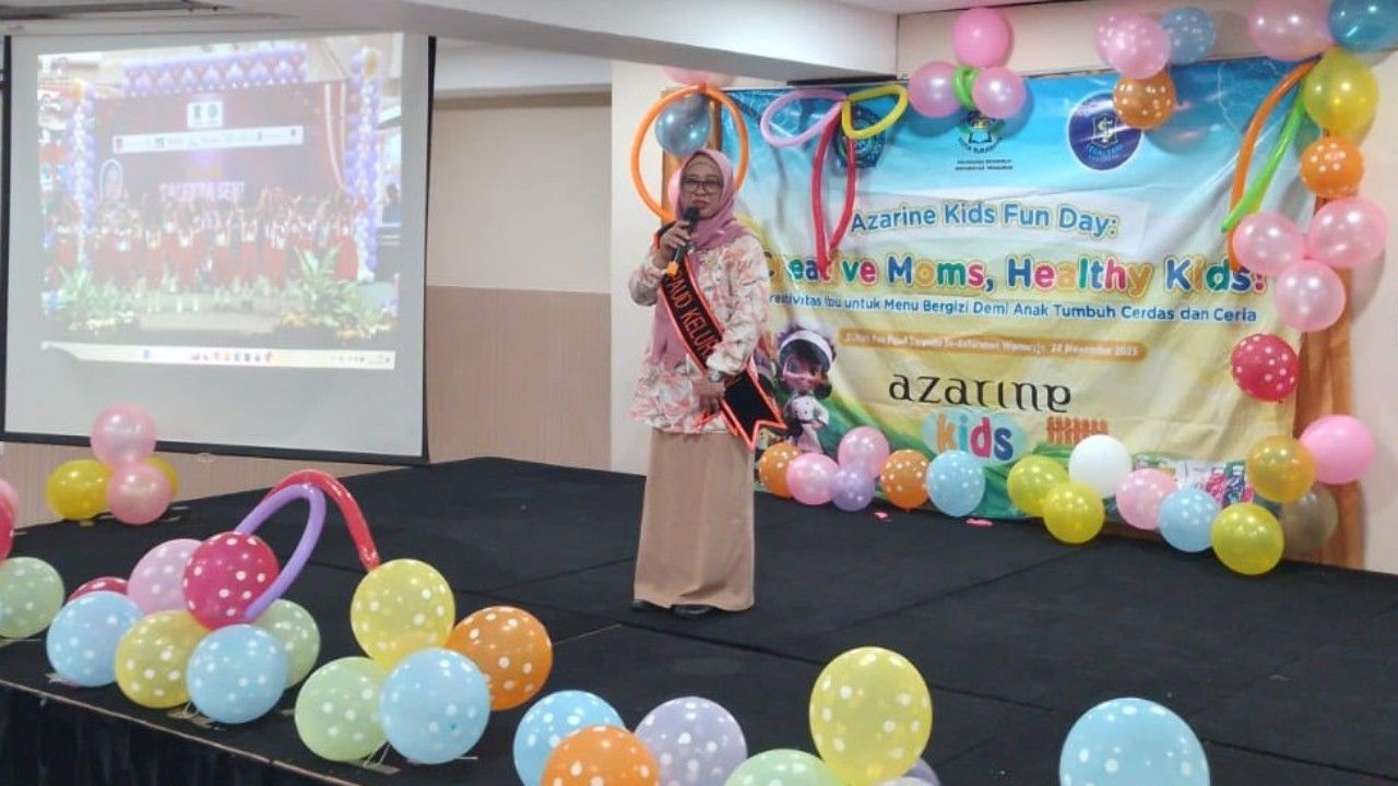 Ketua Bunda PAUD Kelurahan Wonorejo, Pramandyah Fitah Kusuma, S.E., M.Akt., saat memberikan sambutan dalam lomba hias bekal. (Amar)
