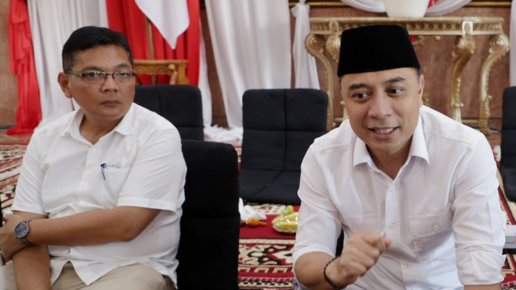Wali Kota Eri Cahyadi (kanan). (Kominfo Surabaya)