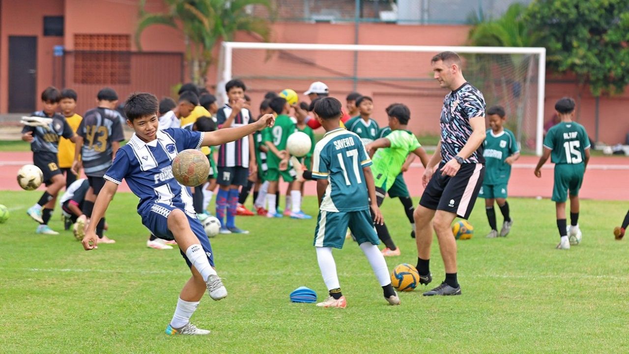 Pemkot Surabaya Sambut Delegasi Tranmere Rovers Gelar Coaching Clinic di Surabaya