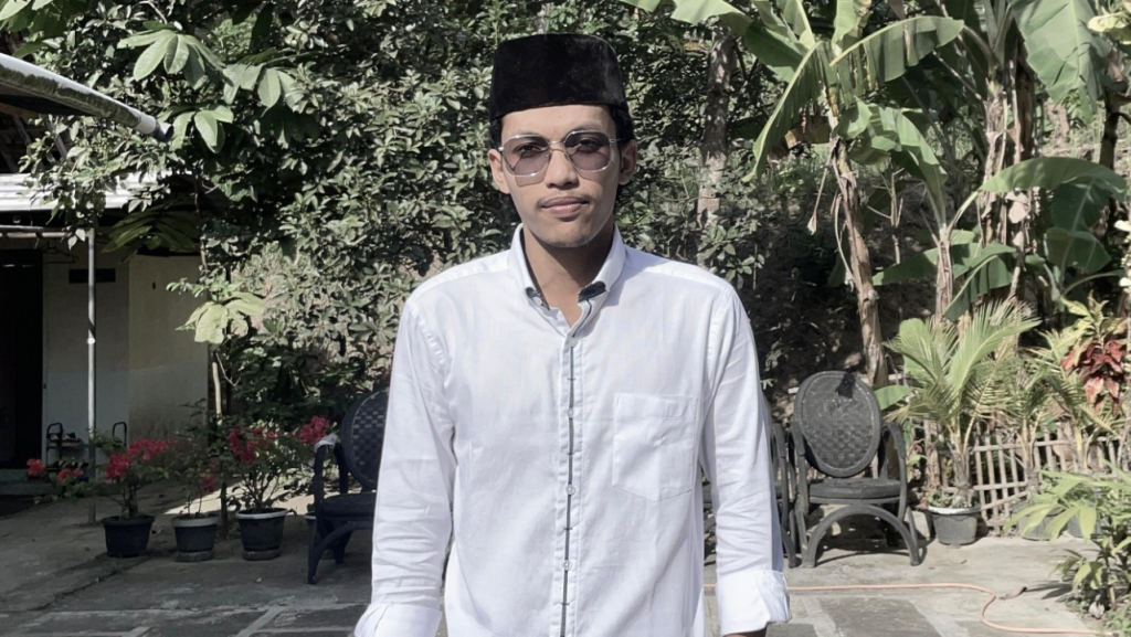 KH zulfa Mustofa (tim)