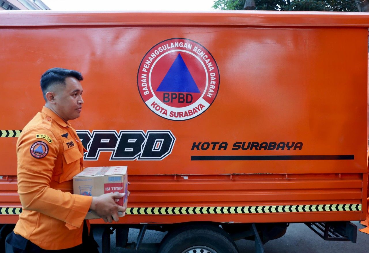 Pemkot Surabaya Buka Posko Peduli Bencana Sumatera, Kepala BPBD Sebut Daftar Bantuan Ini Paling Dibutuhkan. (Kominfo Surabaya)