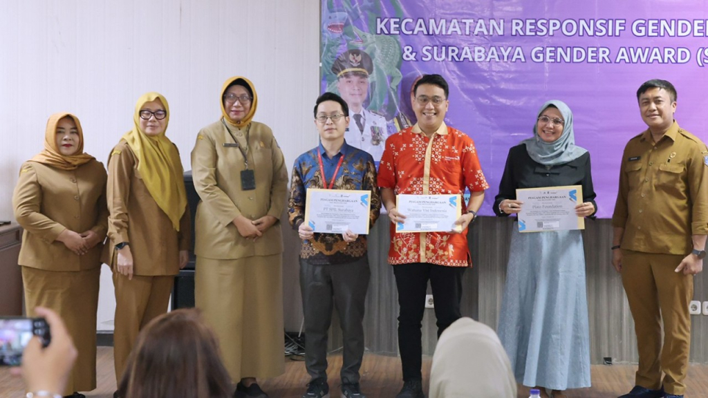 Pemkot Surabaya Beri Penghargaan Kecamatan Responsif Gender 2025