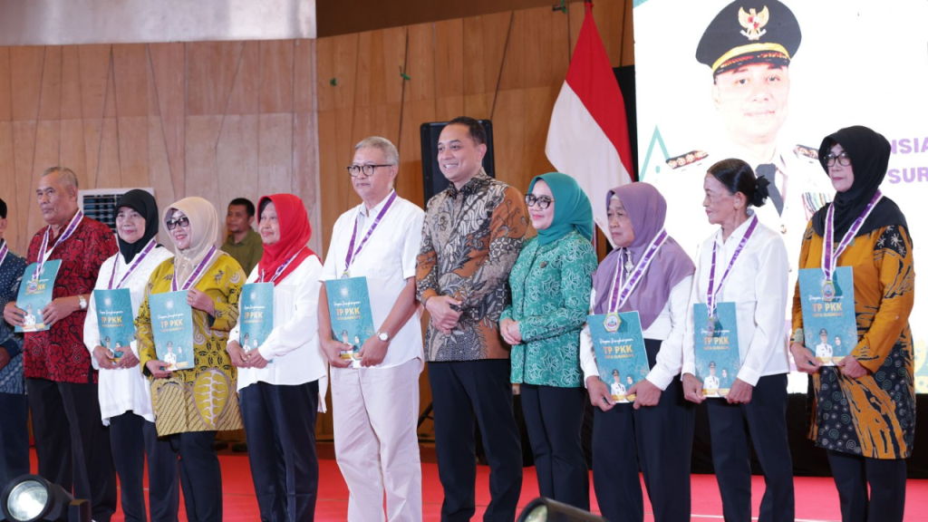 Pemkot Surabaya mewisuda 1.772 sekolah lanjut usia. (Kominfo Surabaya)