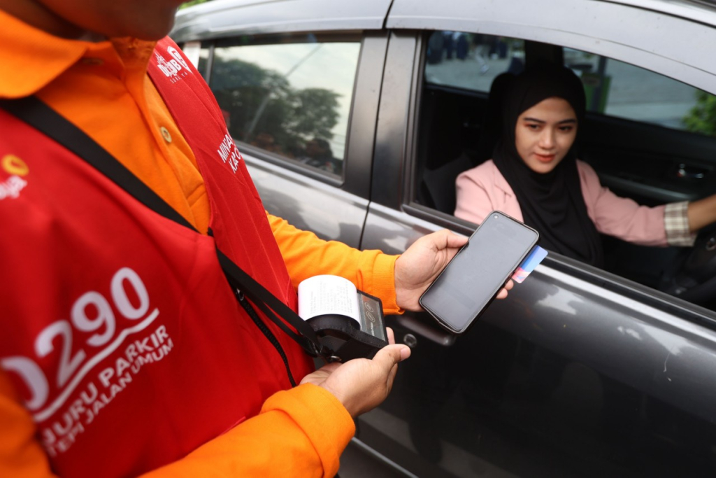 Wali Kota Eri Imbau Warga Bayar Parkir Non-Tunai