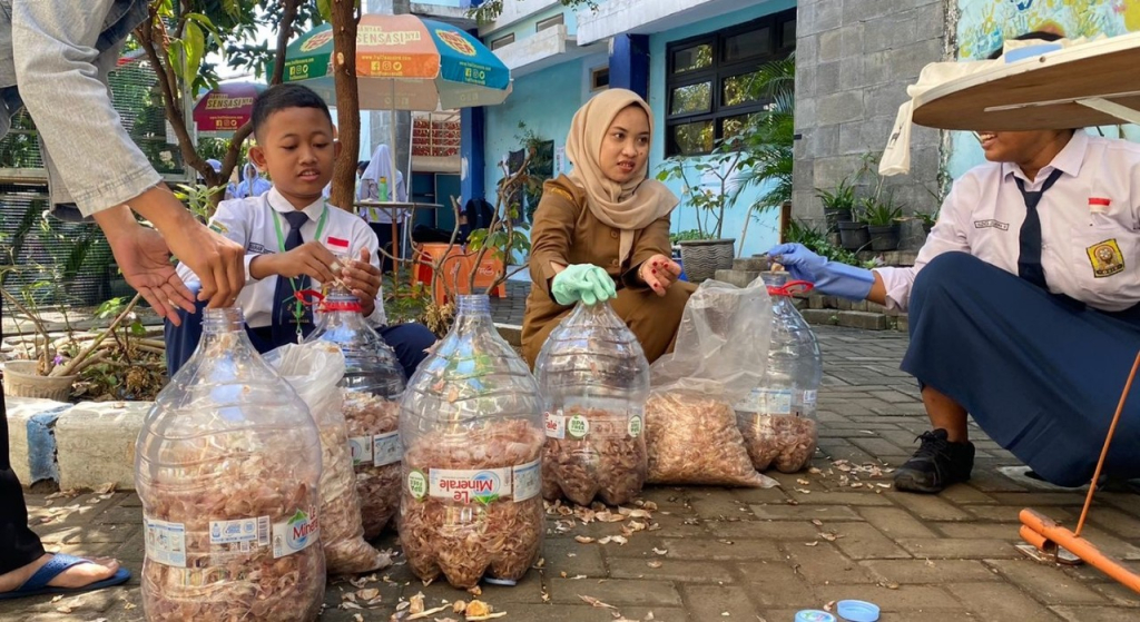 Inovasi Pelajar Surabaya Ubah Kulit Bawang Jadin Produk Bernilai, Dispendik Gandeng BRIDA untuk Pengembangan
