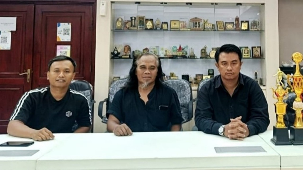 Panpel Minisoccer PWI Jatim (dari kiri ke kanan, Eko, Inyong dan Marzuki) (tim)