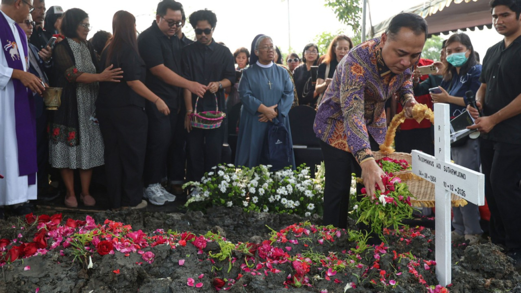 Wali Kota Eri Lepas kepergian Ketua DPRD Surabaya. (Kominfo Surabaya)