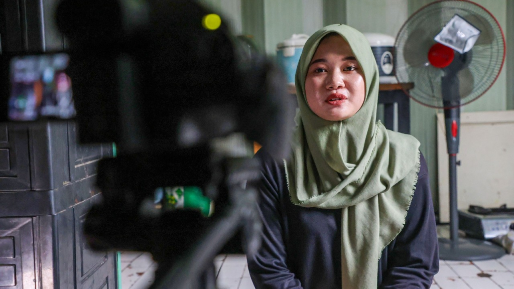 Wujudkan Mimpi Jadi Sarjana: Kisah Inspiratif Tiga Mahasiswi PTN-PTS Penerima Beasiswa Pemuda Tangguh Surabaya