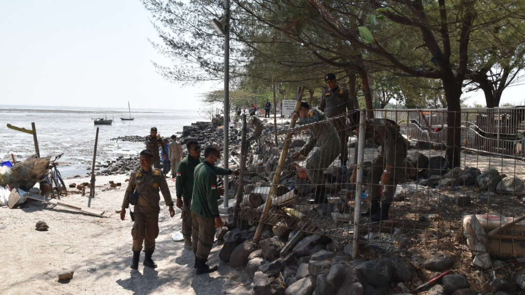 Camat Bulak Pastikan Penataan Parkir di Pantai Kenjeran Sesuai Prosedur