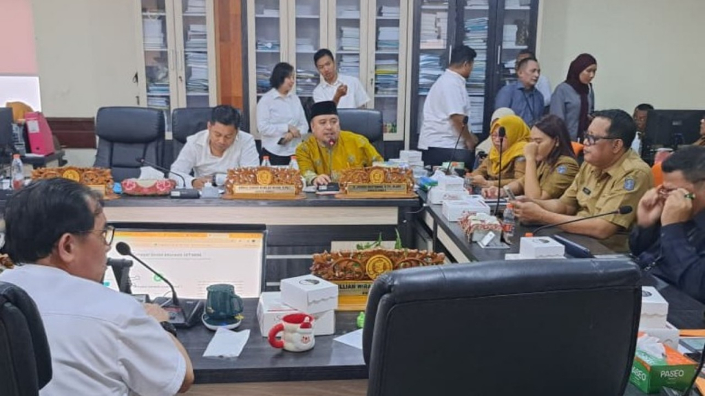 Suasana hearing di Komisi D DPRD Surabaya. (Kominfo Surabaya)