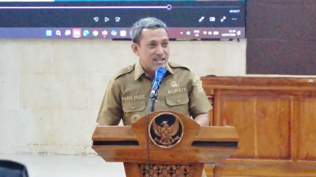 Bupati Paris Yasir saat meresmikan giat verifikasi dan pemutakhiran data UKM 2026. (Humas Kabupaten Jeneponto)