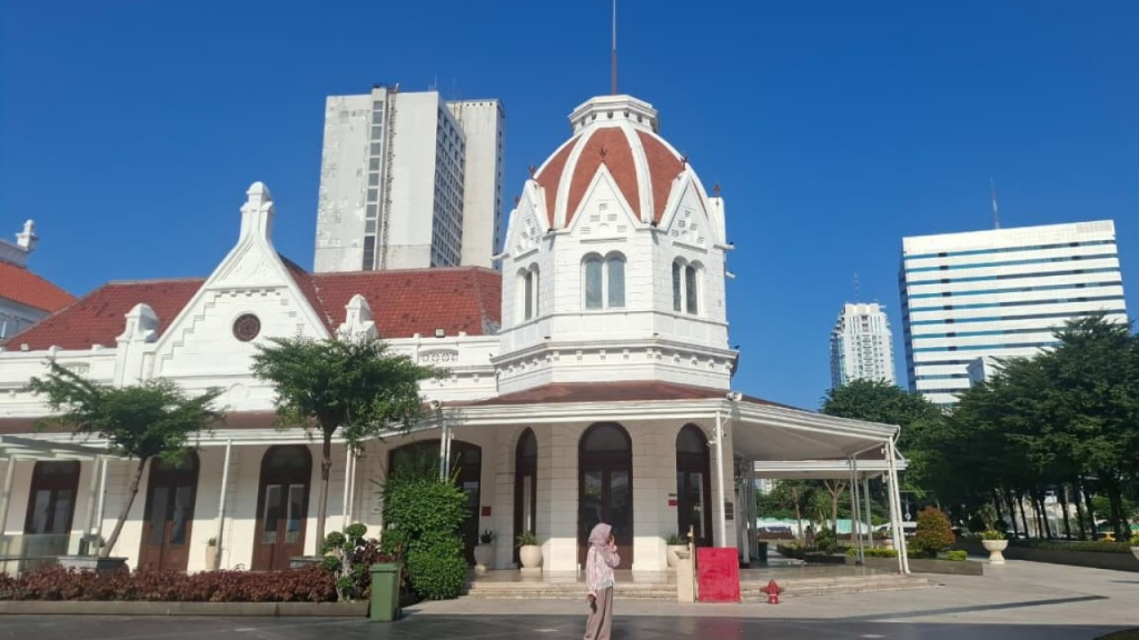 Senja hari di Akun-alun Surabaya. (Rita)
