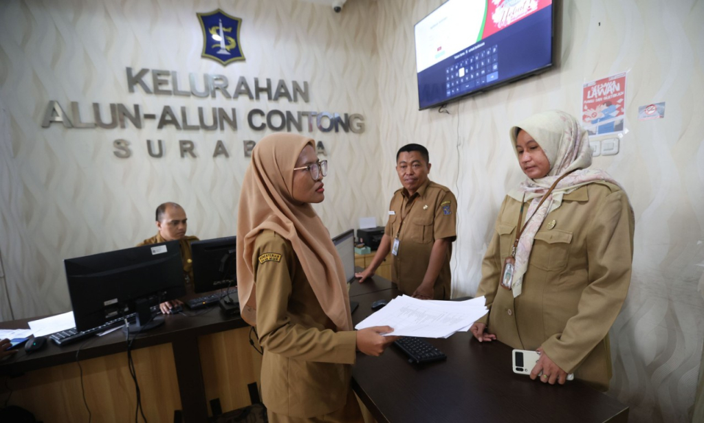 Penilaian program Indonesia Asri di lingkungan OPD. (Kominfo Surabaya)