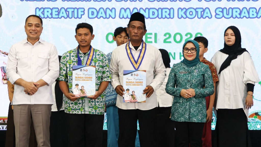 Wisuda Kemangi 2026. (Kominfo Surabaya)