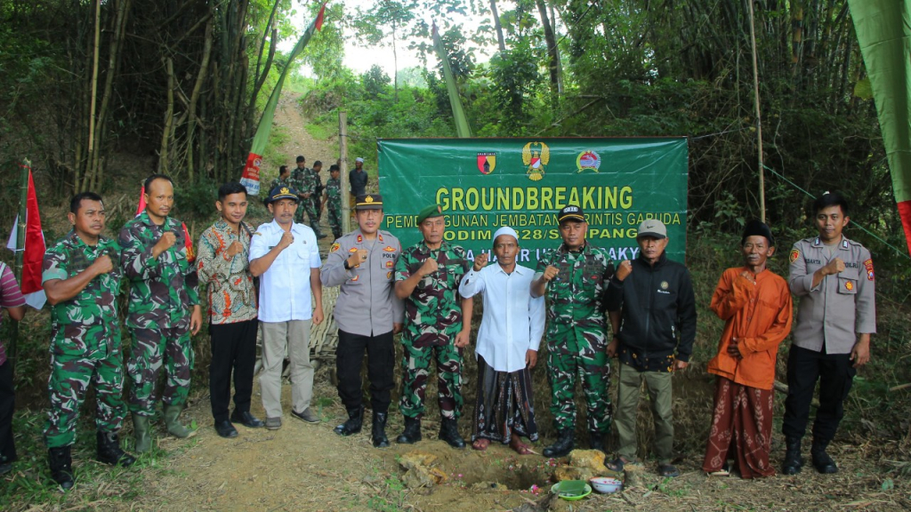 GroundvBreaking bJembatan Garuda Perintis di Omben, Sampang, Madura. (Tim)